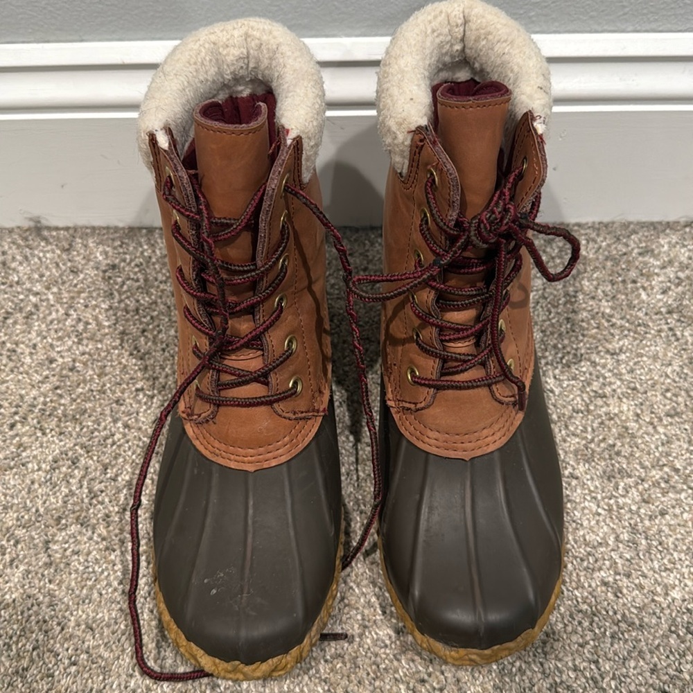 Tommy Hilfiger Brown Duck Boots with Faux Fur Lined - Size 6